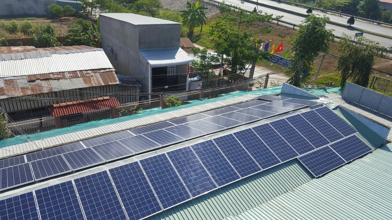 Lắp đặt hệ thống năng lượng mặt trời